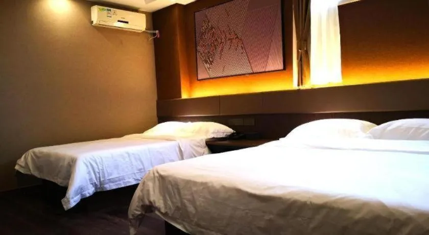 Bed in IU Hotel Qingdao Golden Beach Xuejiadao Metro Station