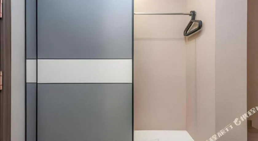 IU Hotel Qingdao Golden Beach Xuejiadao Metro Station