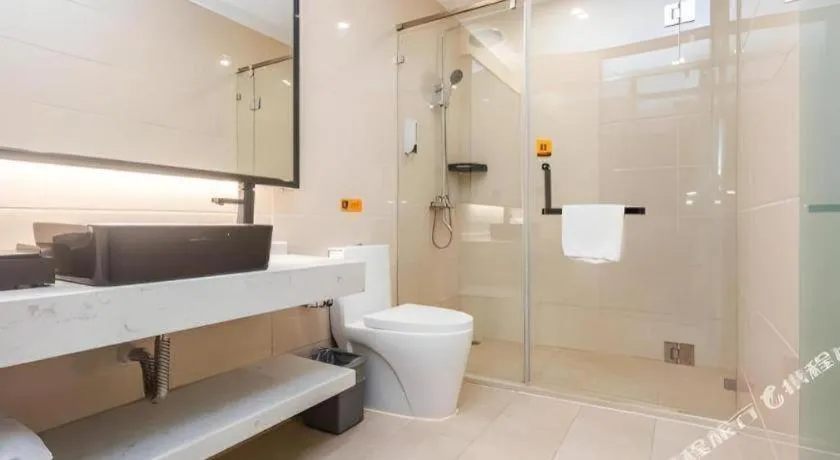 IU Hotel Qingdao Golden Beach Xuejiadao Metro Station