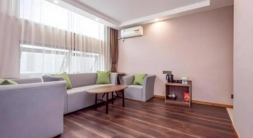 IU Hotel Qingdao Golden Beach Xuejiadao Metro Station