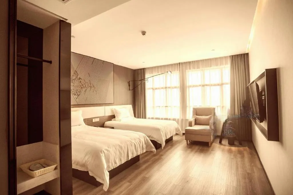 Bed in IU Hotel Qingdao Golden Beach Xuejiadao Metro Station