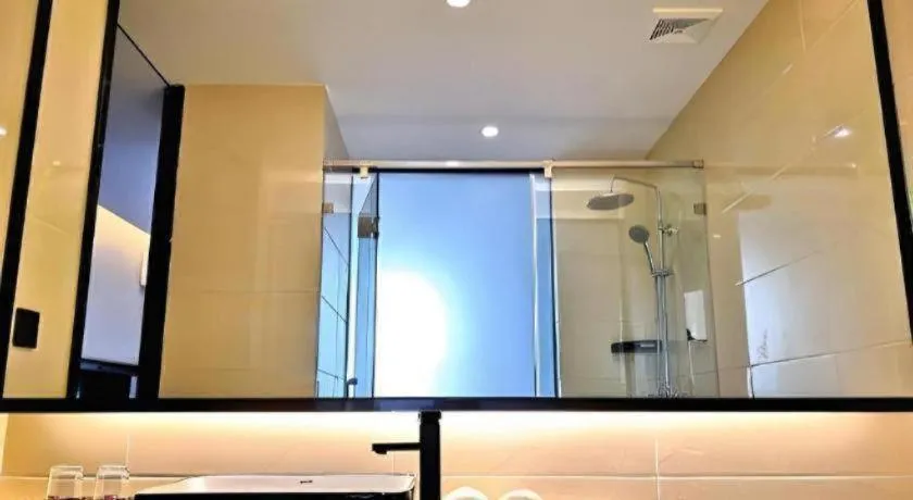 IU Hotel Qingdao Golden Beach Xuejiadao Metro Station