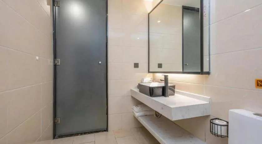 IU Hotel Qingdao Golden Beach Xuejiadao Metro Station