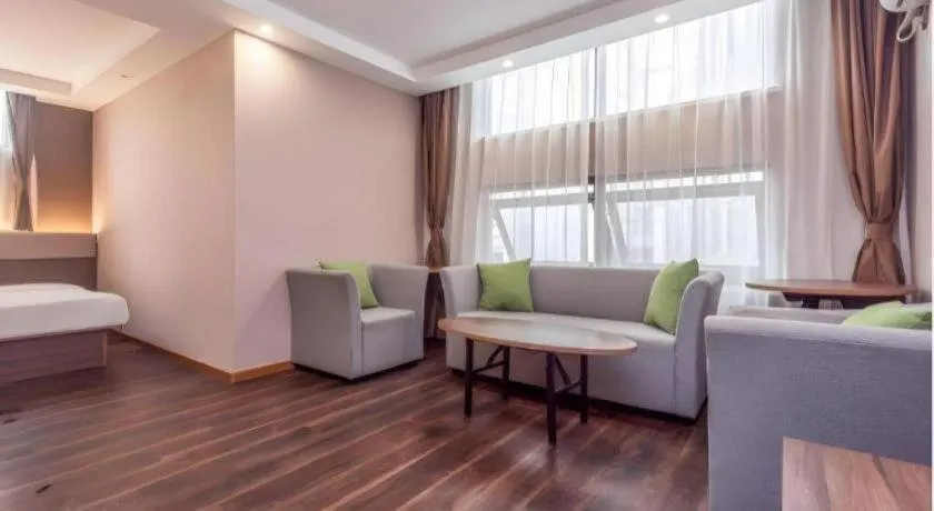 Bed in IU Hotel Qingdao Golden Beach Xuejiadao Metro Station