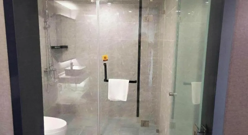 IU Hotel Qingdao Golden Beach Xuejiadao Metro Station