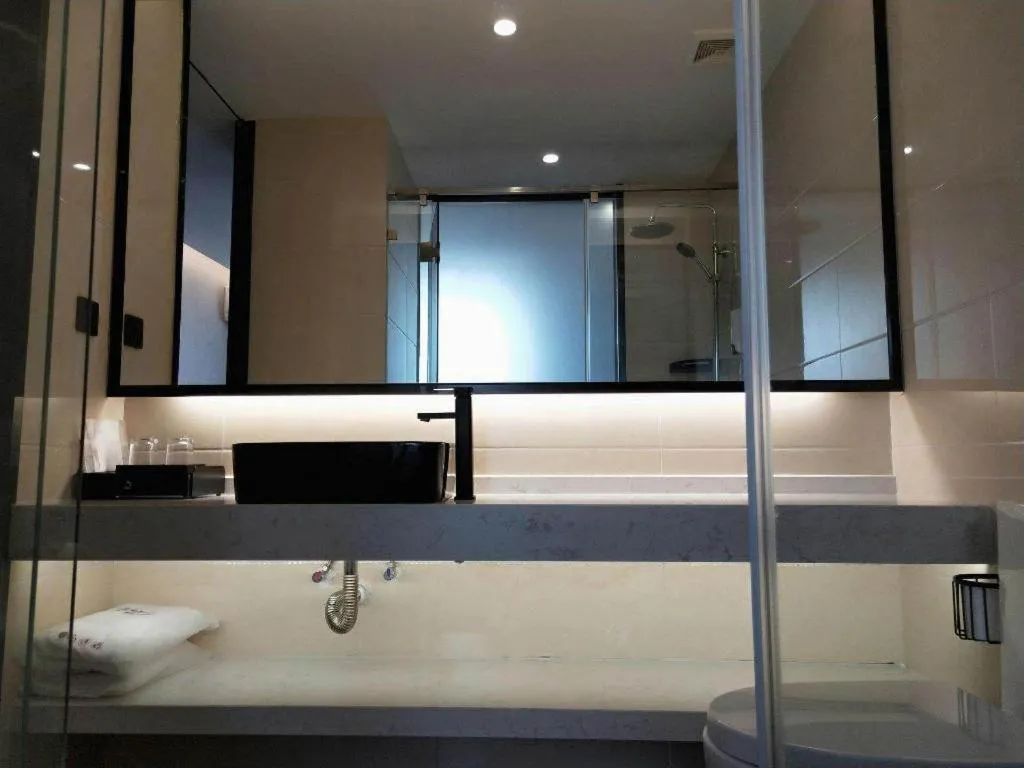 IU Hotel Qingdao Golden Beach Xuejiadao Metro Station