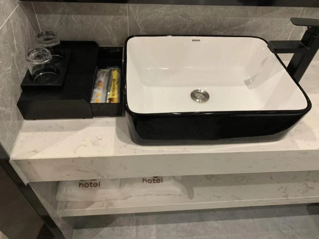 IU Hotel Qingdao Golden Beach Xuejiadao Metro Station