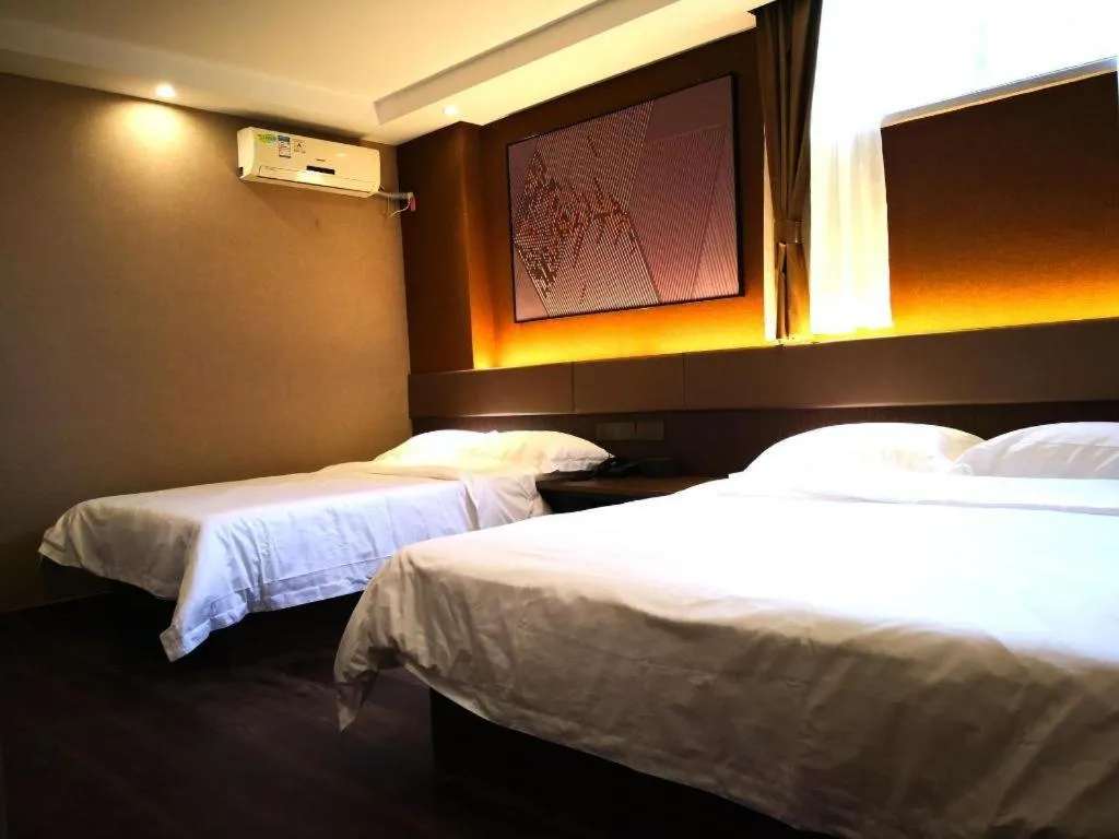 Bed in IU Hotel Qingdao Golden Beach Xuejiadao Metro Station