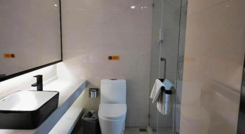 IU Hotel Qingdao Golden Beach Xuejiadao Metro Station