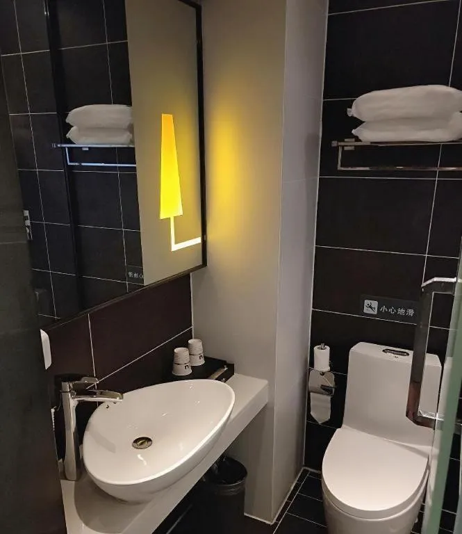 IU Hotel·Yangquan Xinjian Street Tianqiao