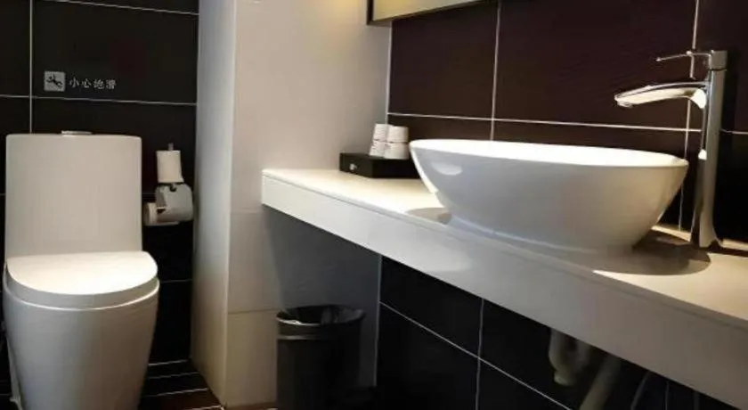 IU Hotel·Yangquan Xinjian Street Tianqiao