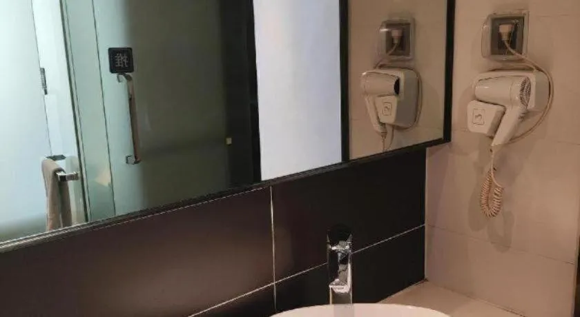 IU Hotel·Yangquan Xinjian Street Tianqiao