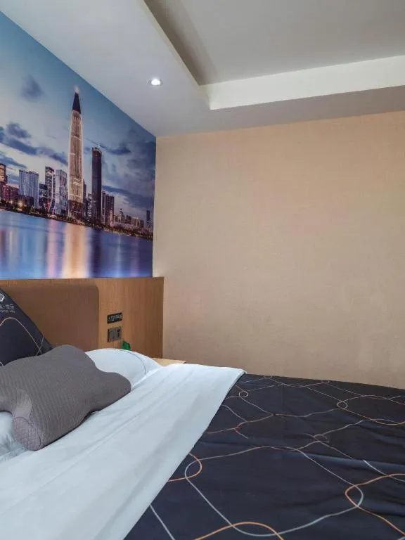 Bed in Chonpines Hotel Shenzhen Gongming Honghuashan Metro Station