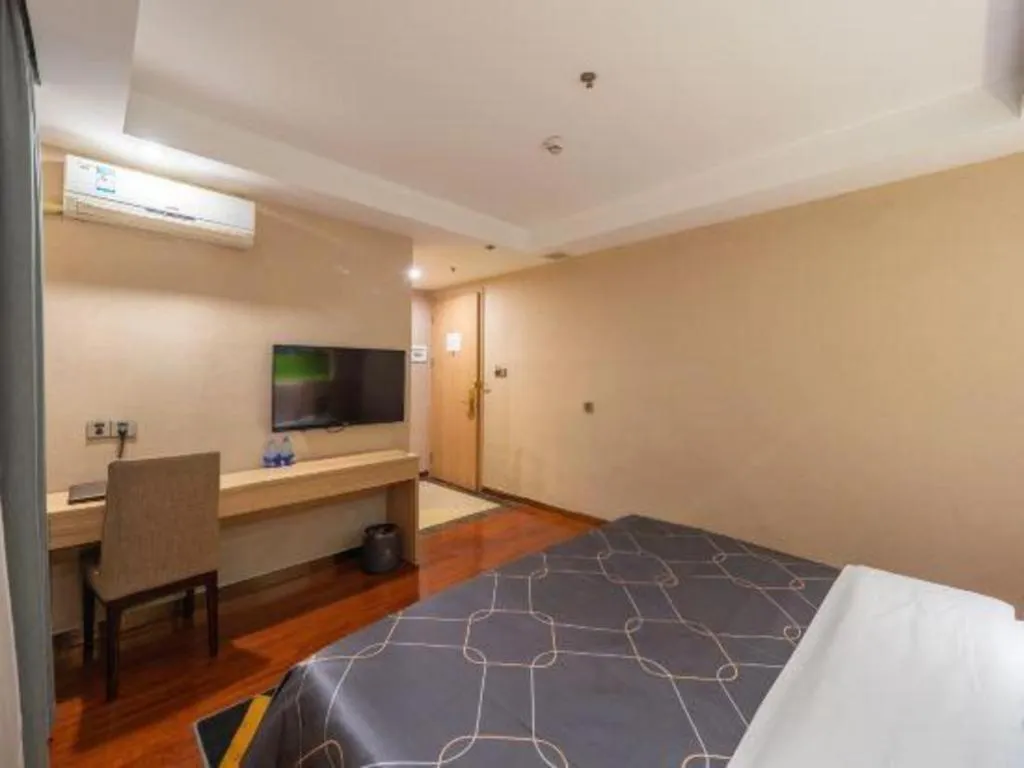 Bed in Chonpines Hotel Shenzhen Gongming Honghuashan Metro Station