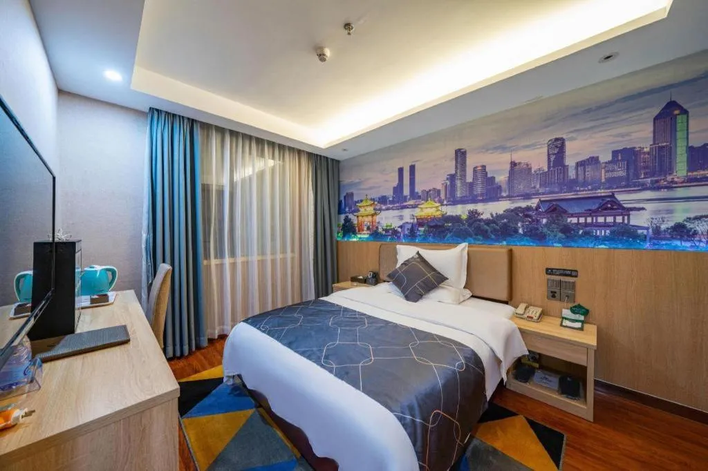 Bed in Chonpines Hotel Shenzhen Gongming Honghuashan Metro Station