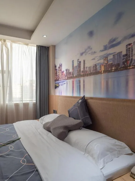 Bed in Chonpines Hotel Shenzhen Gongming Honghuashan Metro Station