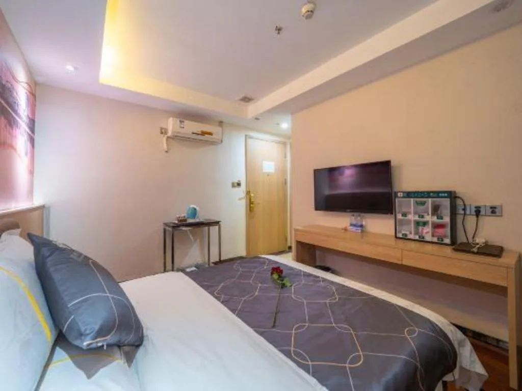 Bed in Chonpines Hotel Shenzhen Gongming Honghuashan Metro Station