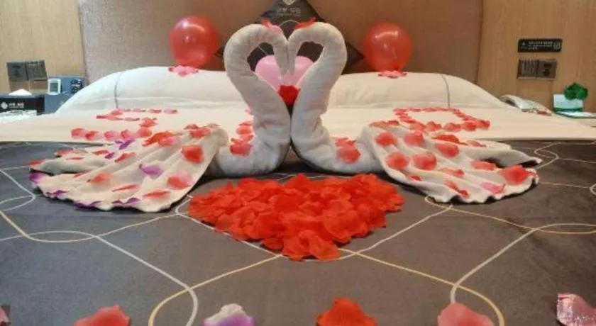 Bed in Chonpines Hotel Shenzhen Gongming Honghuashan Metro Station