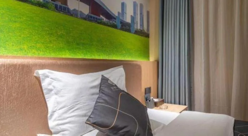 Bed in Chonpines Hotel Shenzhen Gongming Honghuashan Metro Station