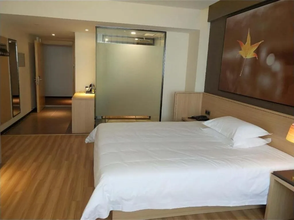 Bed in IU Hotel Baoding Yuhua East Road Passenger Center