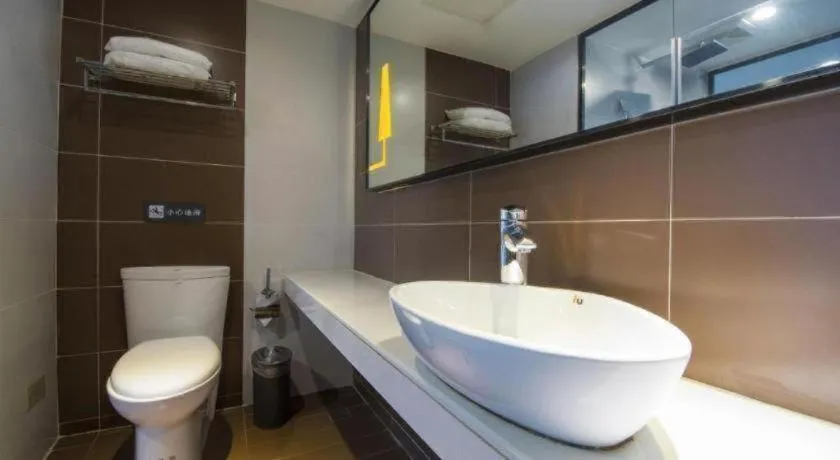 IU Hotel Baoding Yuhua East Road Passenger Center