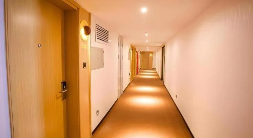 IU Hotel Baoding Yuhua East Road Passenger Center