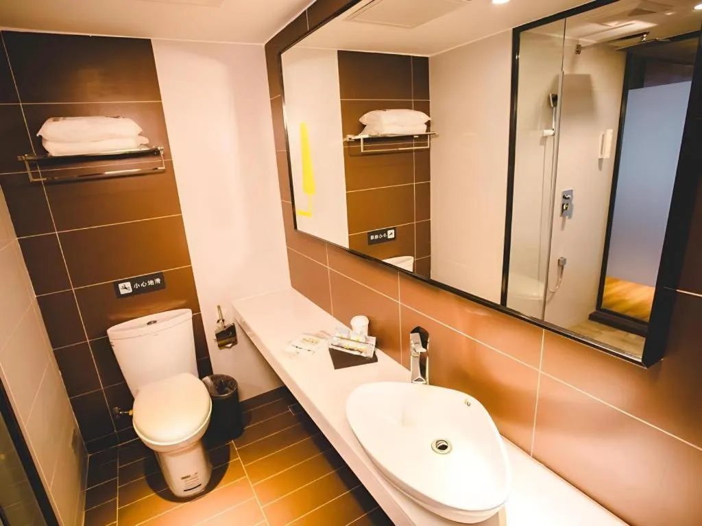 IU Hotel Baoding Yuhua East Road Passenger Center