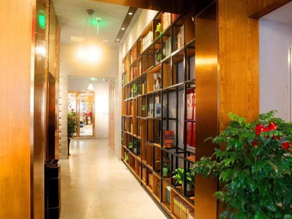 James Joyce Coffetel Guangyuan High-Speed Railway Station Dongba Municipal Government James Joyce Coffetel Guangyuan High-Speed Railway Station Dongba Municipal Government