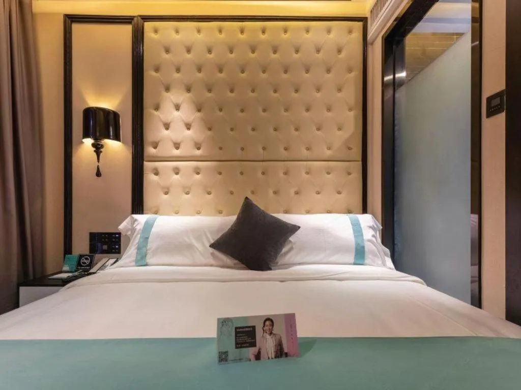 Bed in Xana Hotelle·Guangzhou Shangxiajiu Yongqingfang Changshou Road Metro Station