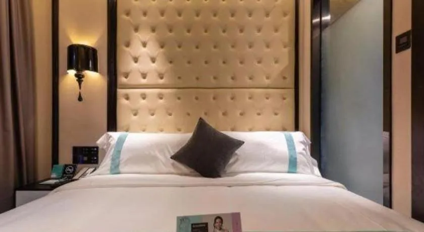 Bed in Xana Hotelle·Guangzhou Shangxiajiu Yongqingfang Changshou Road Metro Station