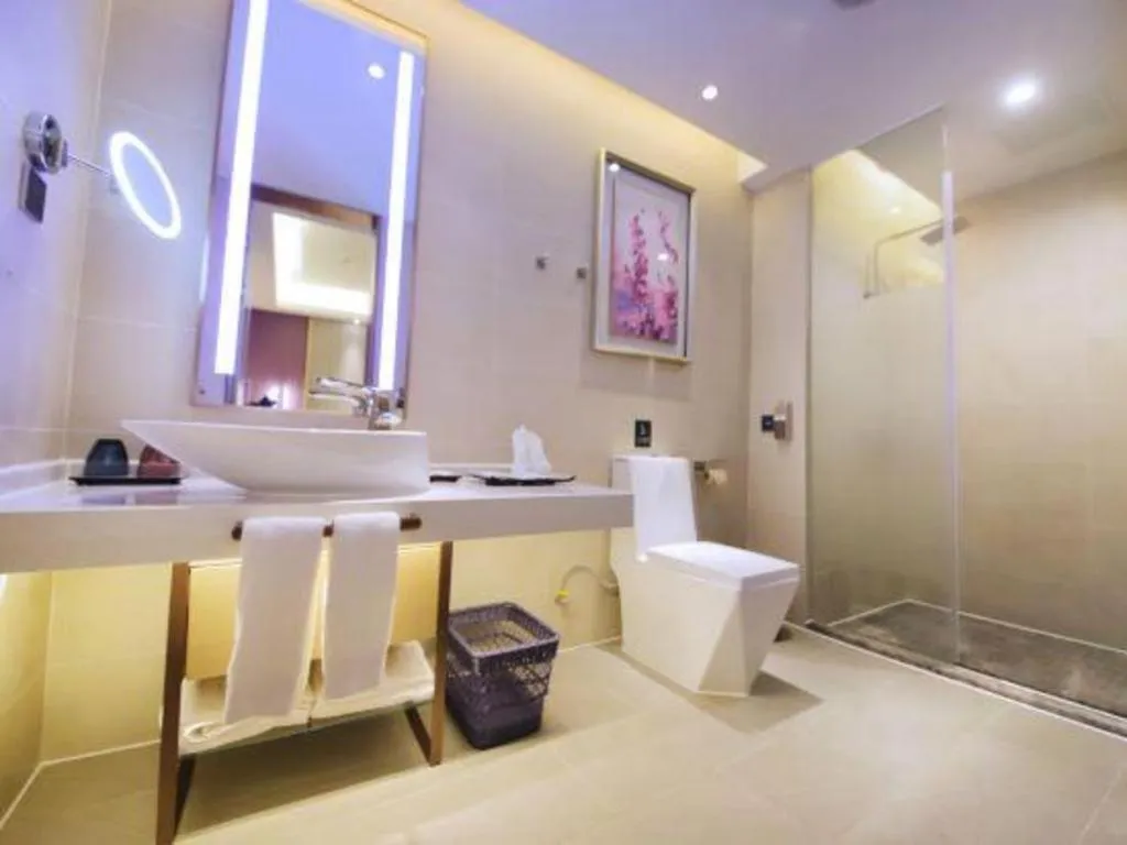 Lavande Hotel·Heyuan Bavaria