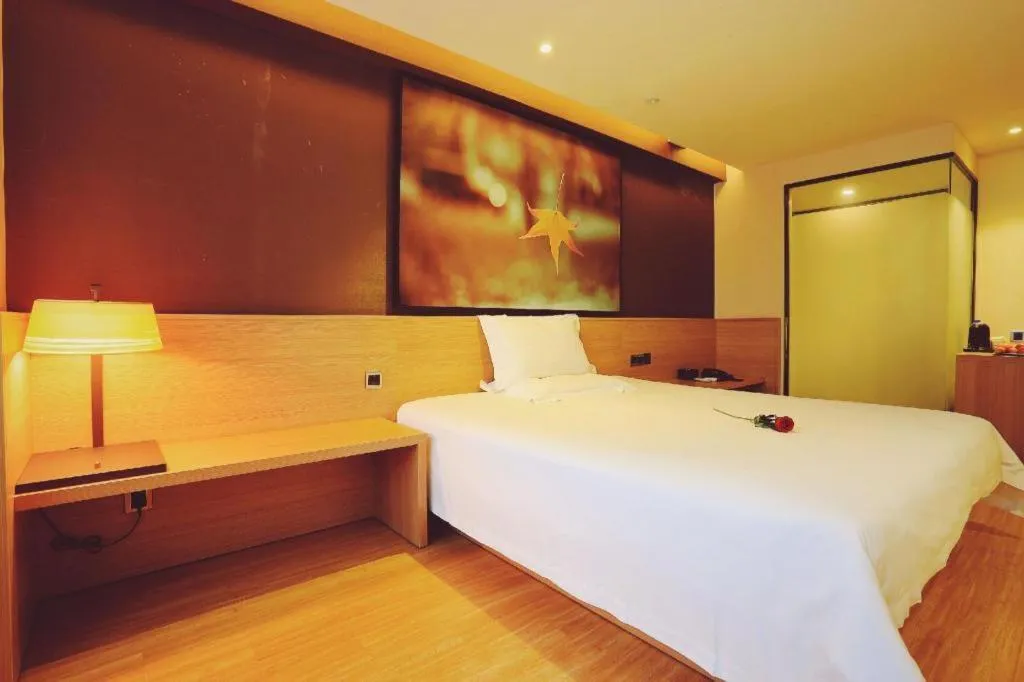 Bed in IU Hotel·Tianjin Binhai New District Yanghuo Market