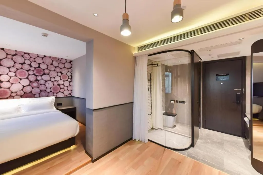 Bed in Zmax Hotel Beijing Wangjing Jiuxianqiao Xingji Bear