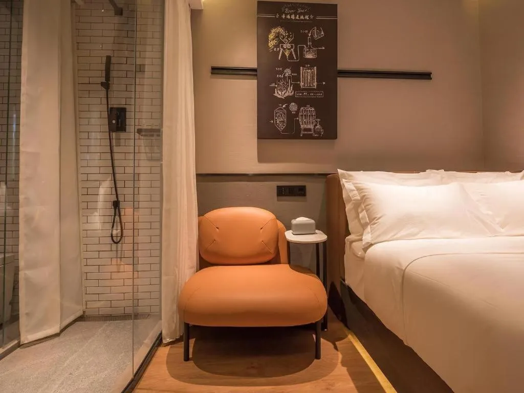 Bed in Zmax Hotel Beijing Wangjing Jiuxianqiao Xingji Bear