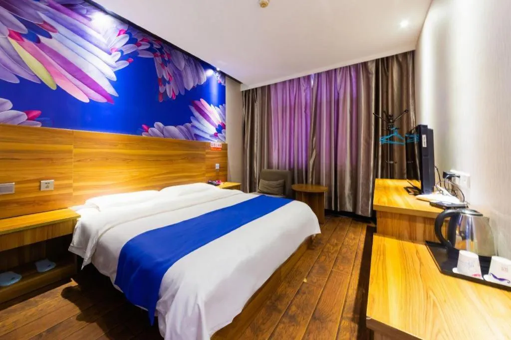 Bed in PAI Hotel Huayin Huashan Mountain Scenic Spot Ancient Street