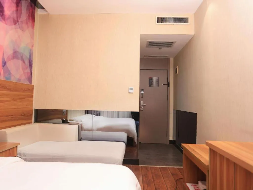 Bed in PAI Hotel Huayin Huashan Mountain Scenic Spot Ancient Street