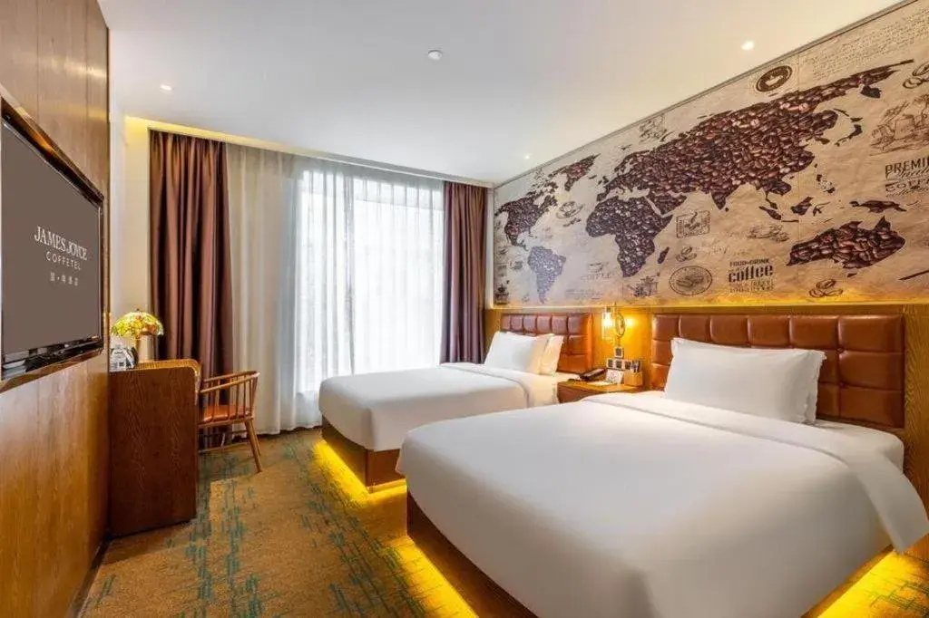 Bed in James Joyce Coffetel·Chadianzi Passenger Terminal Jinke Bei Road Metro Station Bed in James Joyce Coffetel·Chadianzi Passenger Terminal Jinke Bei Road Metro Station