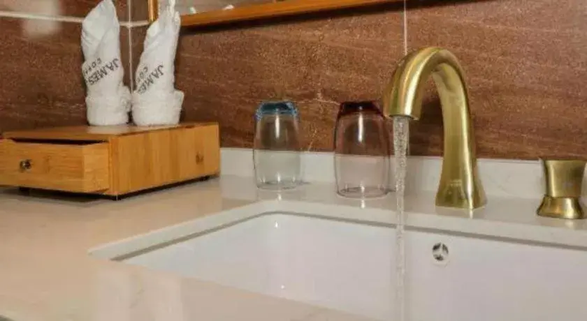 James Joyce Coffetel·Chadianzi Passenger Terminal Jinke Bei Road Metro Station James Joyce Coffetel·Chadianzi Passenger Terminal Jinke Bei Road Metro Station