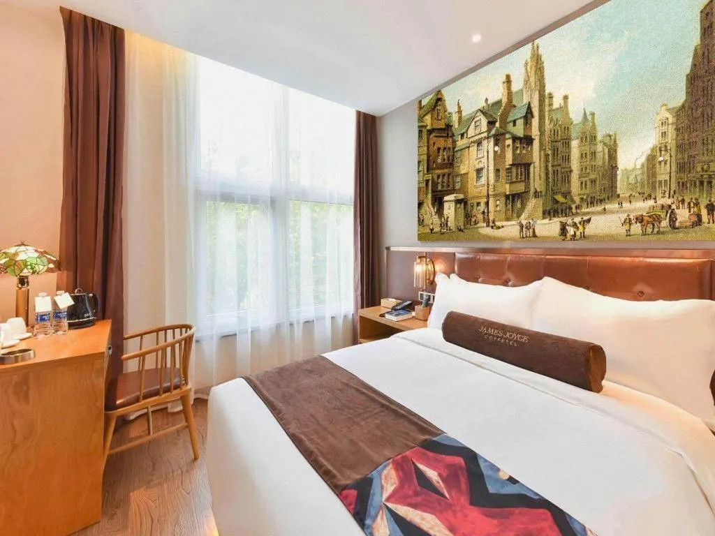 Bed in James Joyce Coffetel Beijing South Station Guang'anmen You'an Hospital