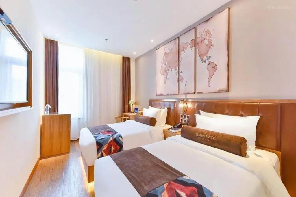 Bed in James Joyce Coffetel Beijing South Station Guang'anmen You'an Hospital