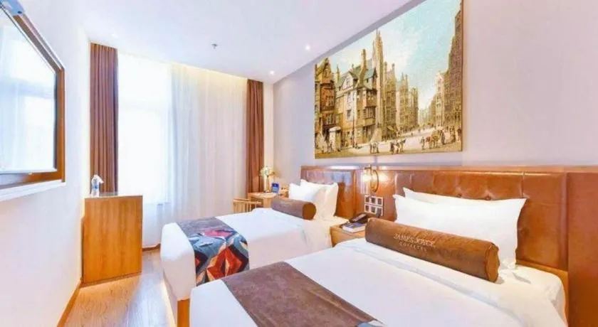 Bed in James Joyce Coffetel Beijing South Station Guang'anmen You'an Hospital