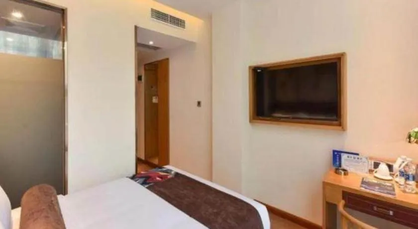 Bed in James Joyce Coffetel Beijing South Station Guang'anmen You'an Hospital