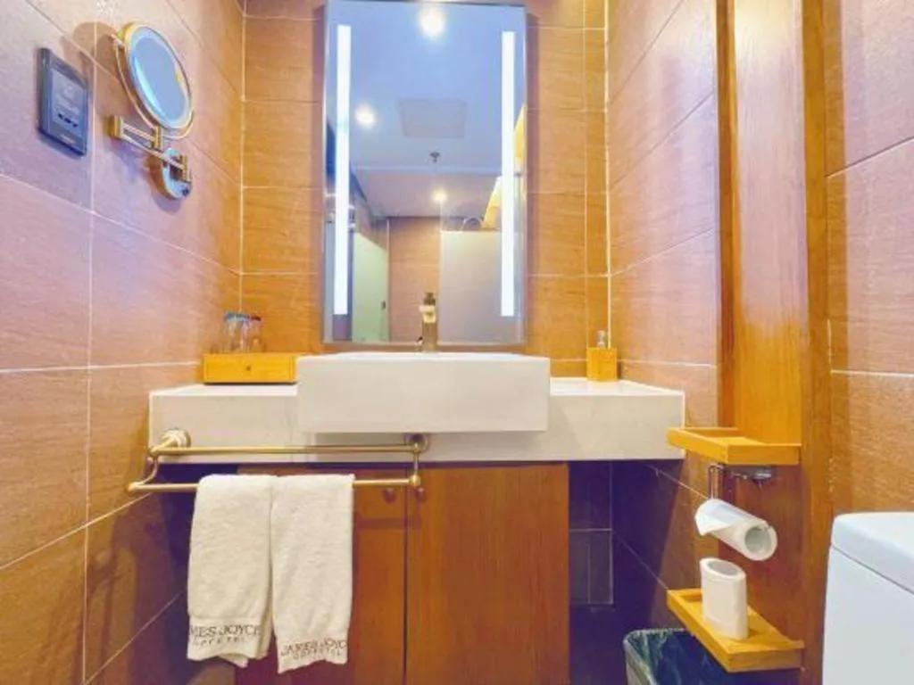 James Joyce Coffetel Beijing South Station Guang'anmen You'an Hospital