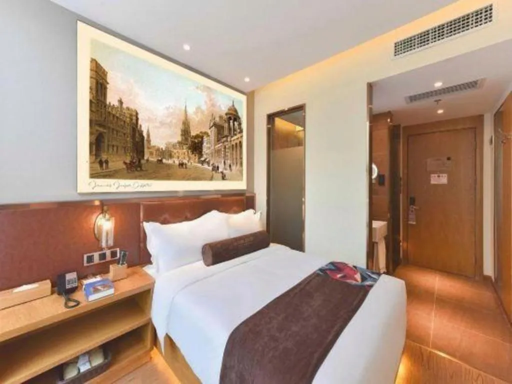 Bed in James Joyce Coffetel Beijing South Station Guang'anmen You'an Hospital