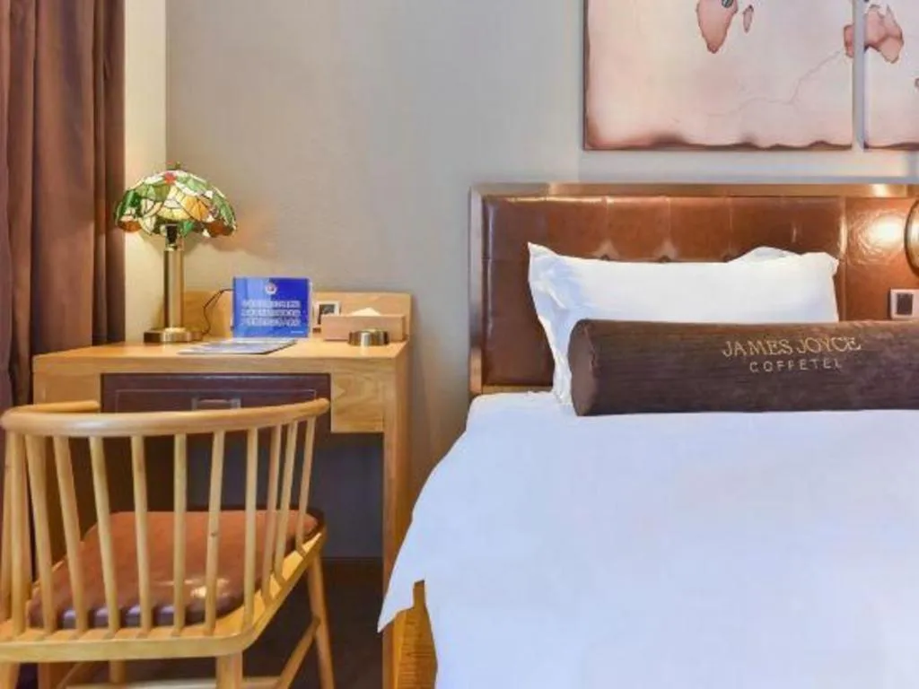 Bed in James Joyce Coffetel Beijing South Station Guang'anmen You'an Hospital