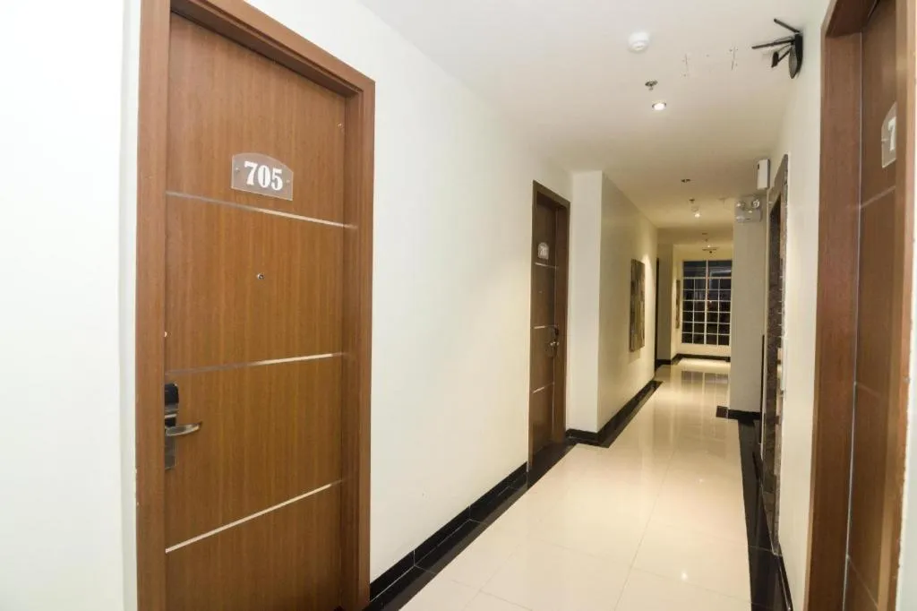 Capital O 1432 Blitz Hotel