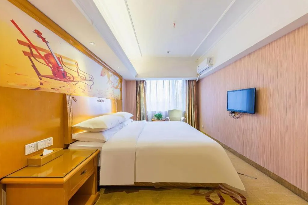 Bed in Vienna Hotel Inner Mongolia Hohhot Railway Station Gongzhufu Metro Station