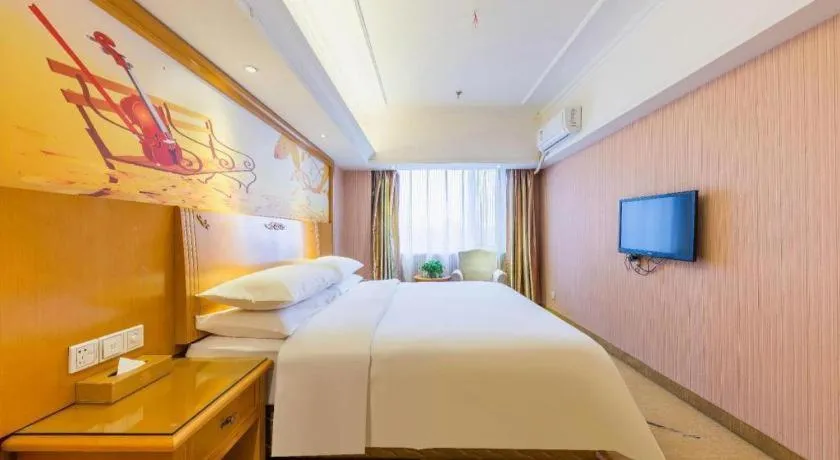 Bed in Vienna Hotel Inner Mongolia Hohhot Railway Station Gongzhufu Metro Station