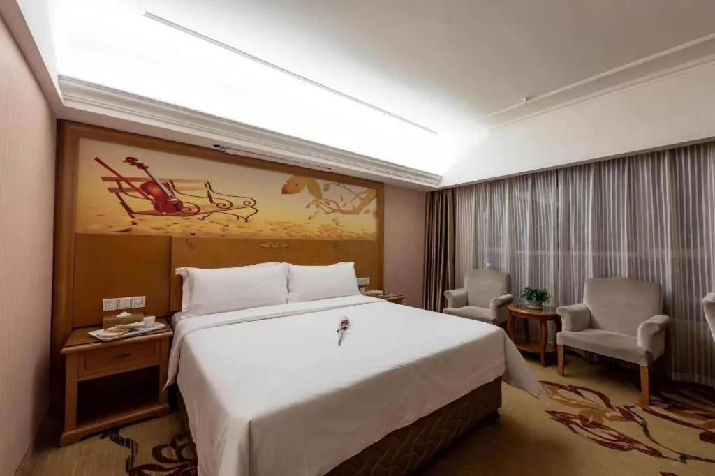 Bed in Vienna Hotel Inner Mongolia Hohhot Railway Station Gongzhufu Metro Station