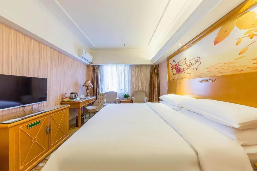 Bed in Vienna Hotel Inner Mongolia Hohhot Railway Station Gongzhufu Metro Station